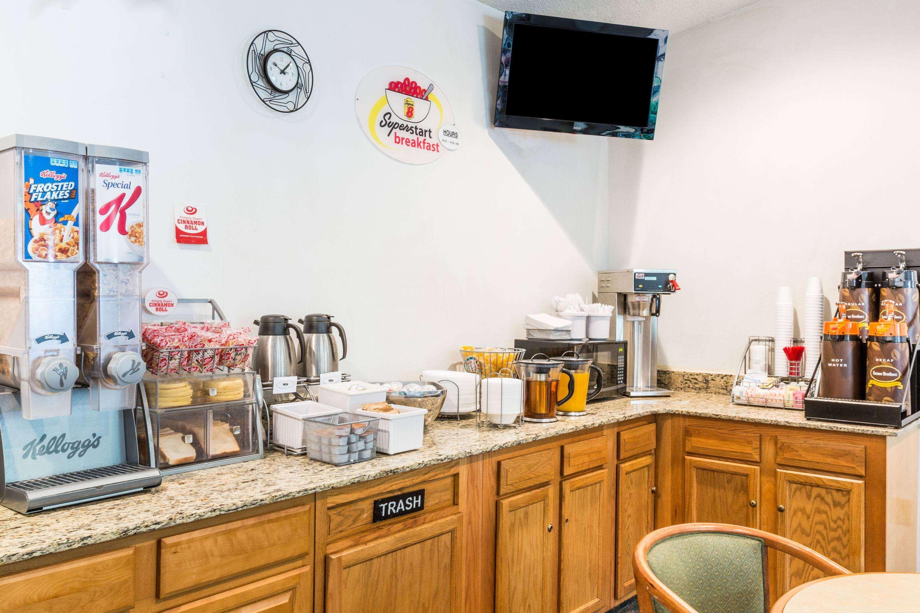 Super 8 By Wyndham East Stroudsburg - Poconos Hotel Buitenkant foto