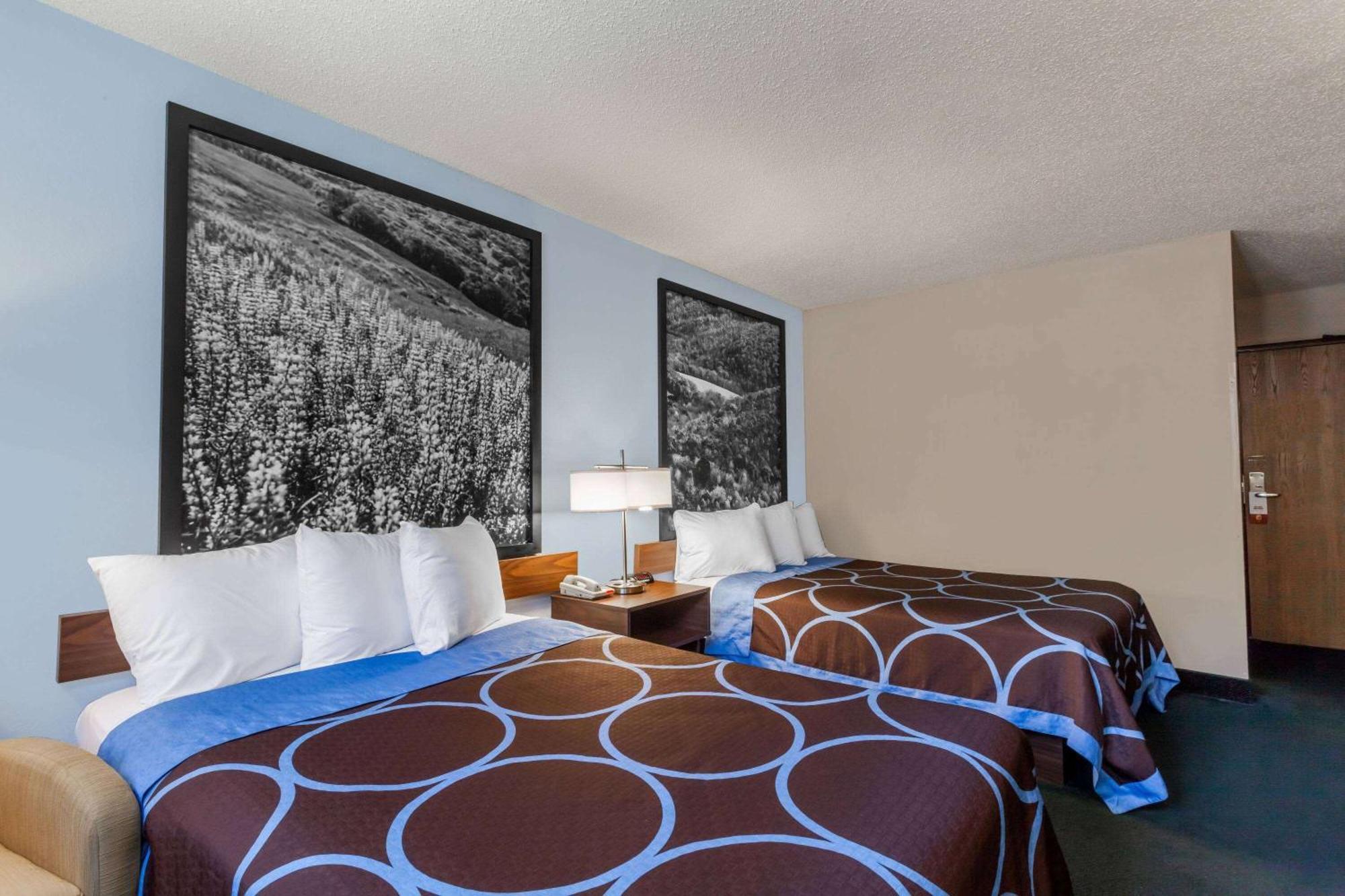 Super 8 By Wyndham East Stroudsburg - Poconos Hotel Buitenkant foto