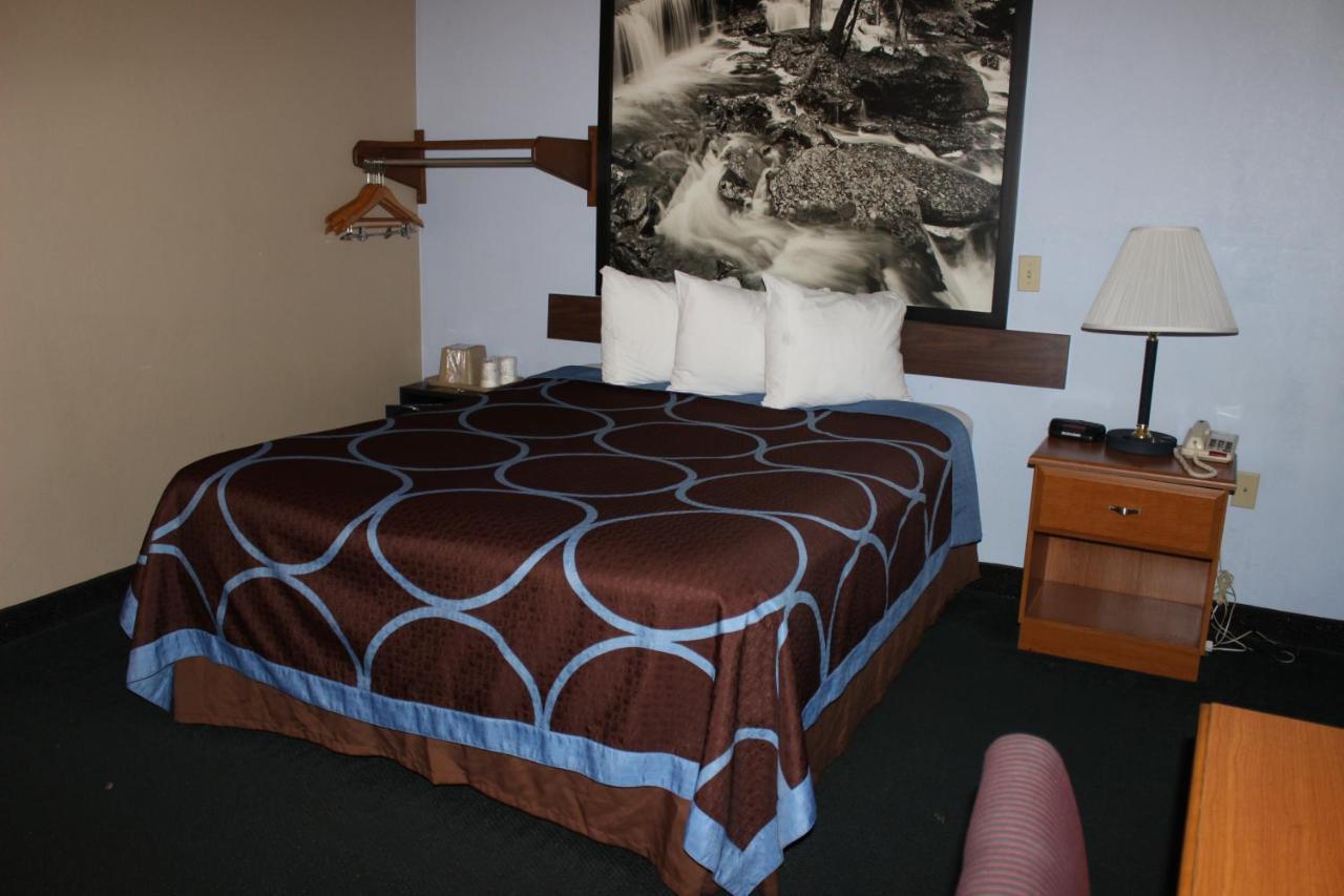 Super 8 By Wyndham East Stroudsburg - Poconos Hotel Buitenkant foto