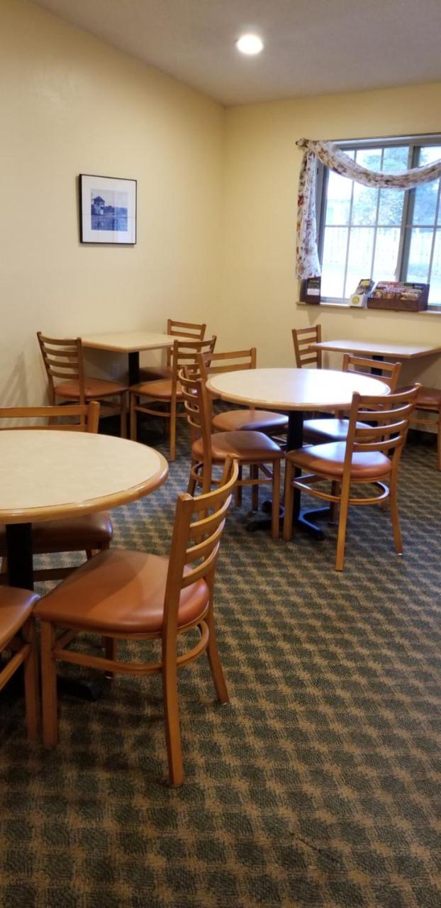 Super 8 By Wyndham East Stroudsburg - Poconos Hotel Buitenkant foto