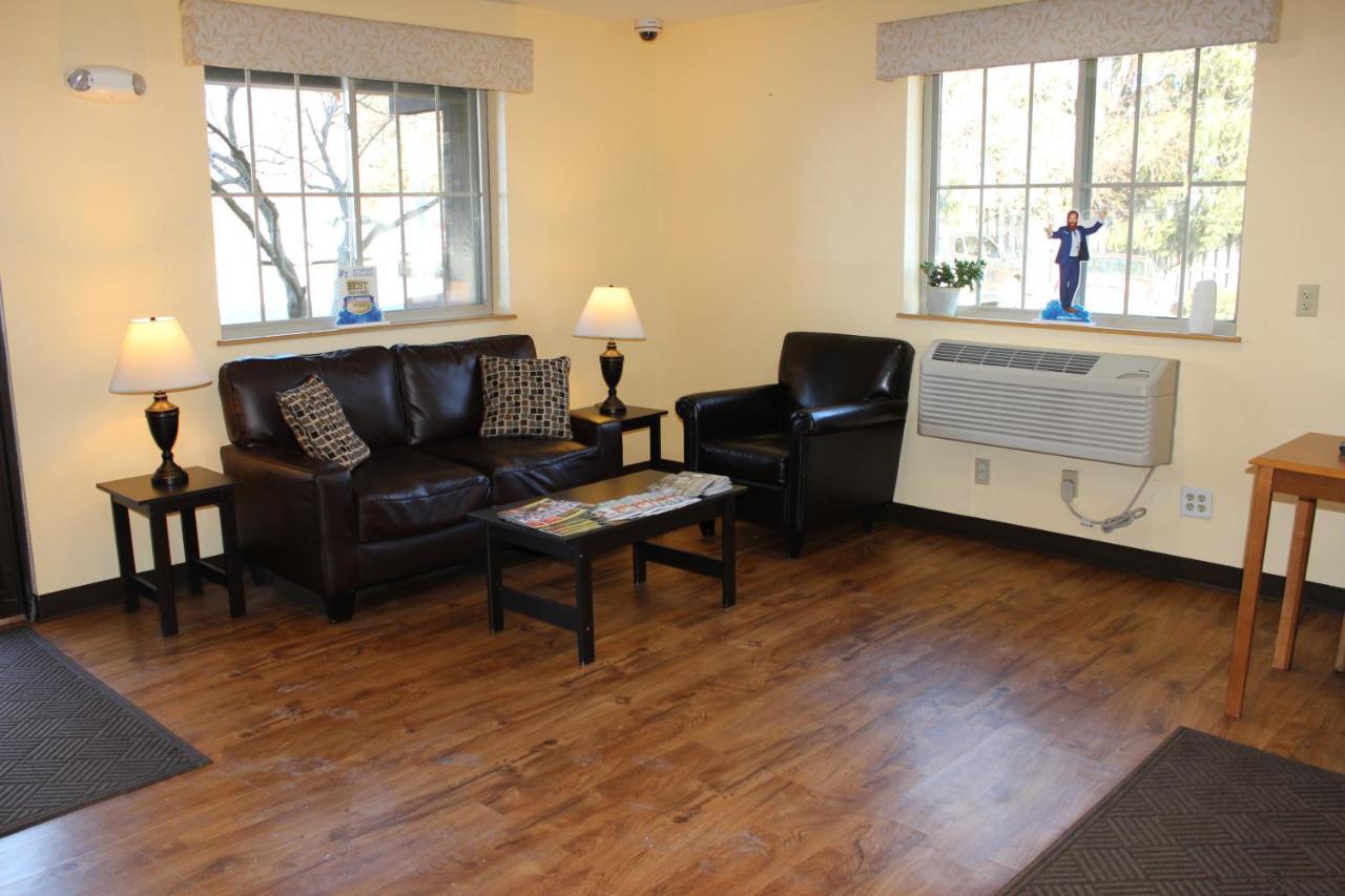 Super 8 By Wyndham East Stroudsburg - Poconos Hotel Buitenkant foto