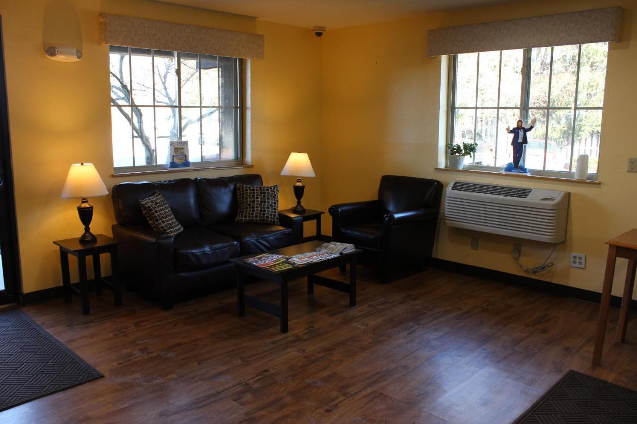 Super 8 By Wyndham East Stroudsburg - Poconos Hotel Buitenkant foto
