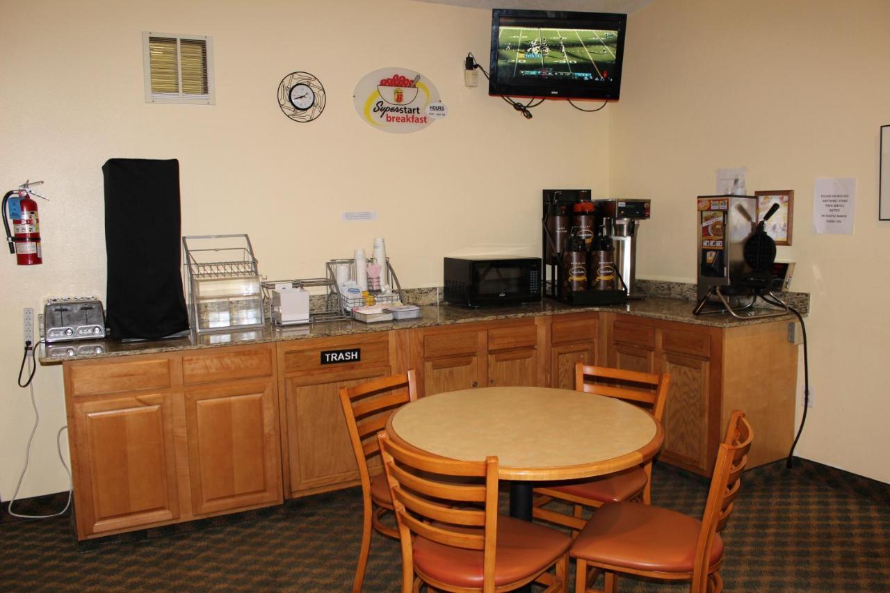 Super 8 By Wyndham East Stroudsburg - Poconos Hotel Buitenkant foto