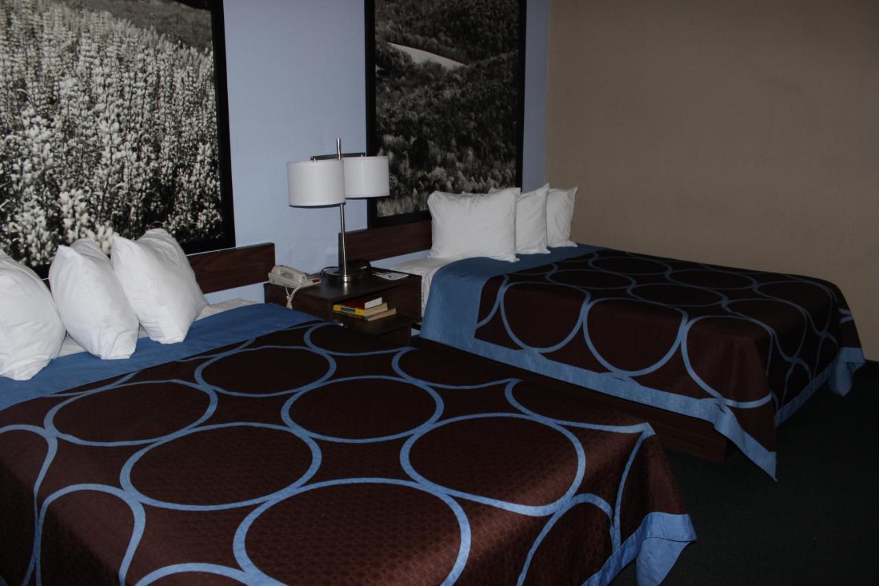 Super 8 By Wyndham East Stroudsburg - Poconos Hotel Buitenkant foto