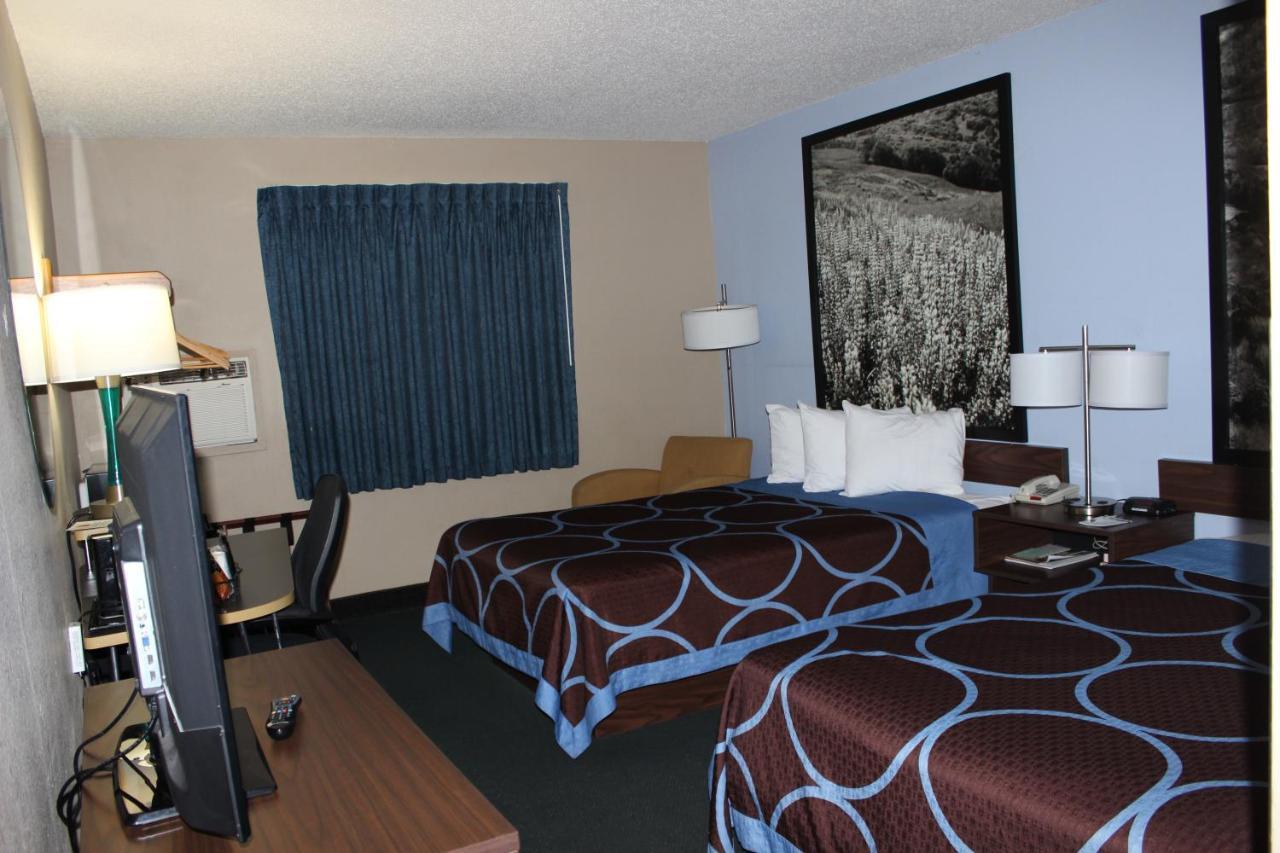 Super 8 By Wyndham East Stroudsburg - Poconos Hotel Buitenkant foto