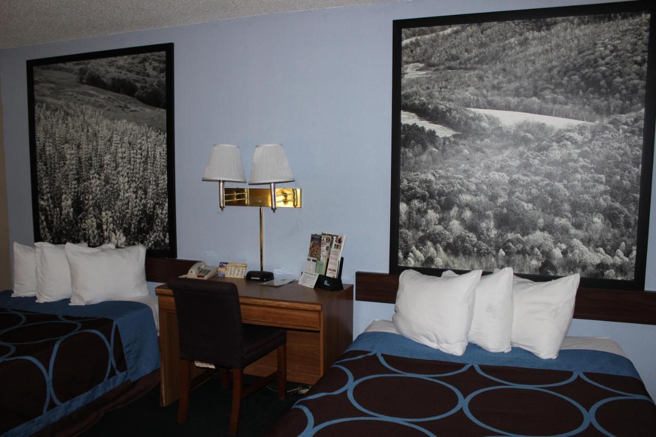 Super 8 By Wyndham East Stroudsburg - Poconos Hotel Buitenkant foto