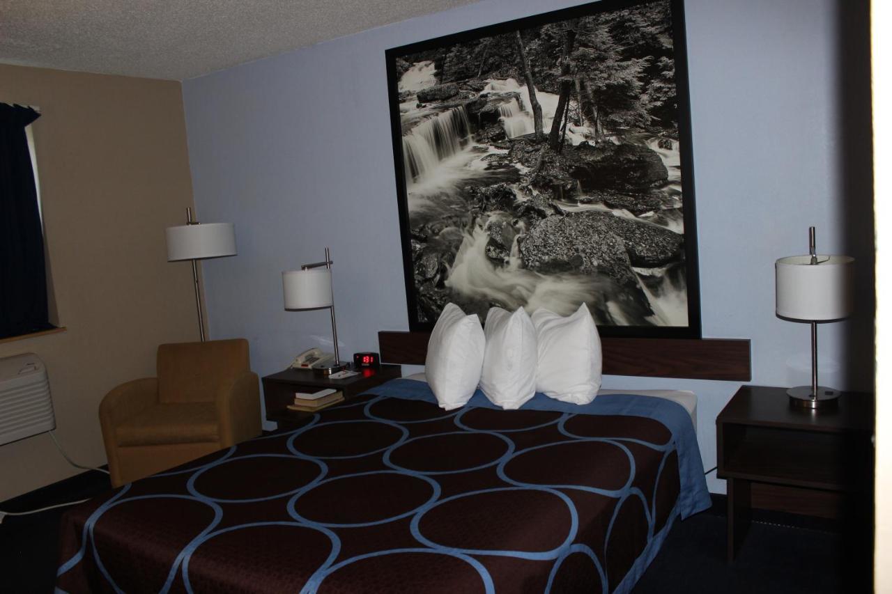 Super 8 By Wyndham East Stroudsburg - Poconos Hotel Buitenkant foto